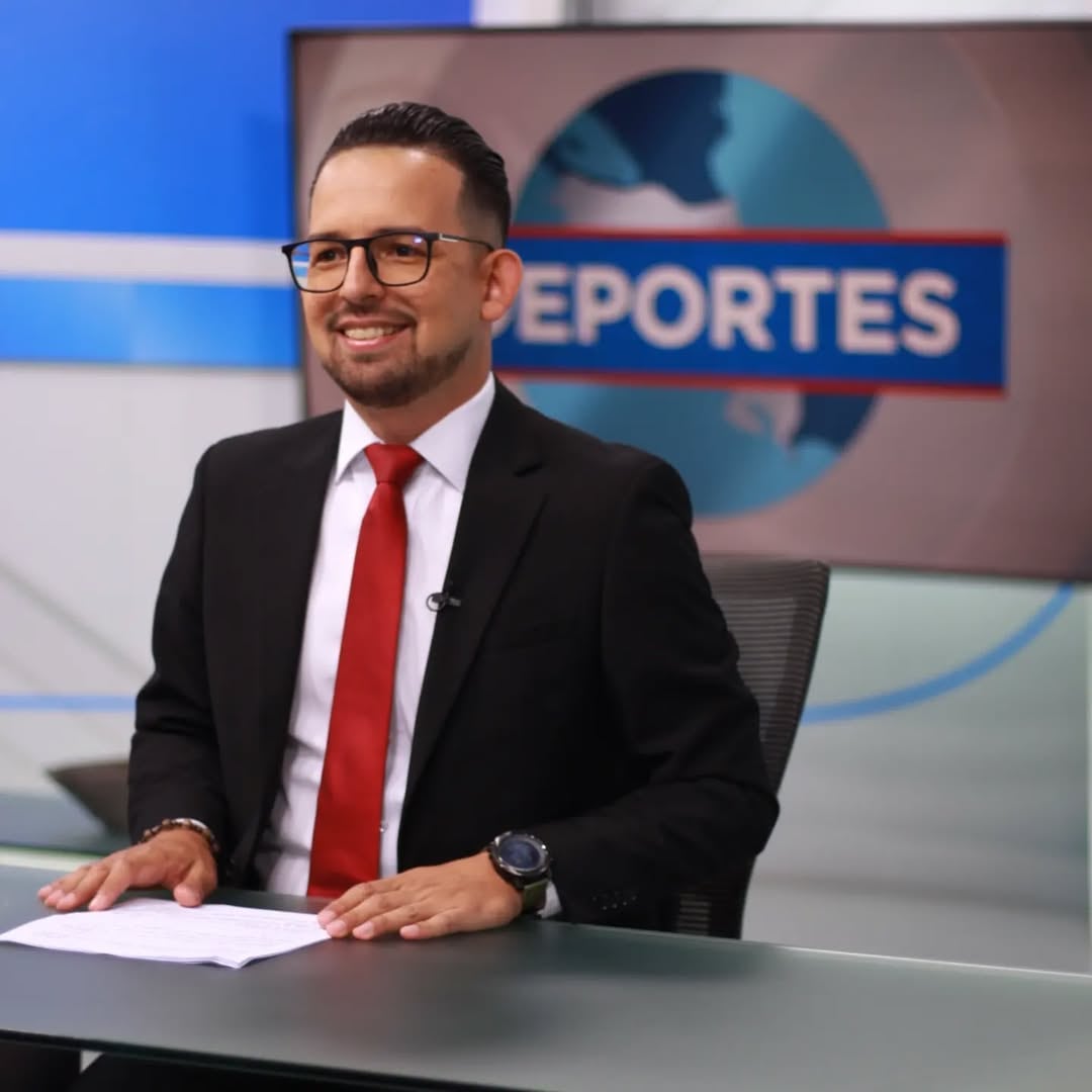 El periodista deportivo de Repretel y Monumental, Carlos Chinchilla, pasa por un gran momento de su vida personal, ya que hace tres meses se casó con el amor de su vida y los nuevos esposos ya están pensando en hijos.