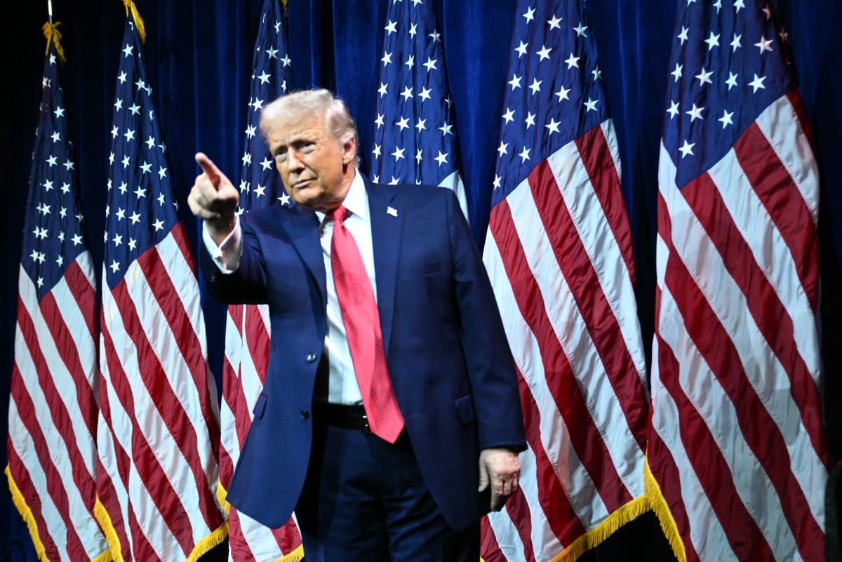 El presidente de Estados Unidos, Donald Trump, se retira tras pronunciar un discurso en el retiro de miembros del Partido Republicano (GOP) de la Cámara de Representantes en el Kennedy Center, en Washington, D.C.