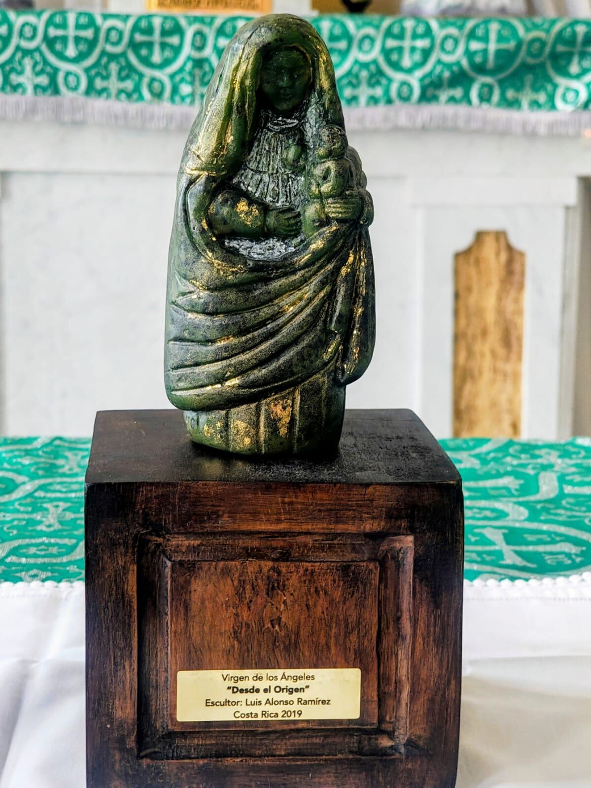 La Patrona de Costa Rica, la virgencita de los Ángeles, por primera vez llegó para quedarse por siempre en el Hospital San Juan de Dios. El escultor Luis Alonso Ramírez, donó una virgencita de los Ángeles hecha por él hecha con polvo de piedra, polvo de bronce y metal, y tiene el mismo tamaño, peso y color de la imagen original que se encontró Juana Pereira en 1635.