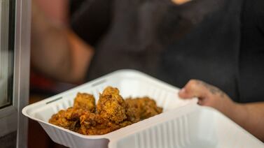 Día del Pollo Frito: Joven combinó el pollo frito con el Caribe y el resultado es delicioso