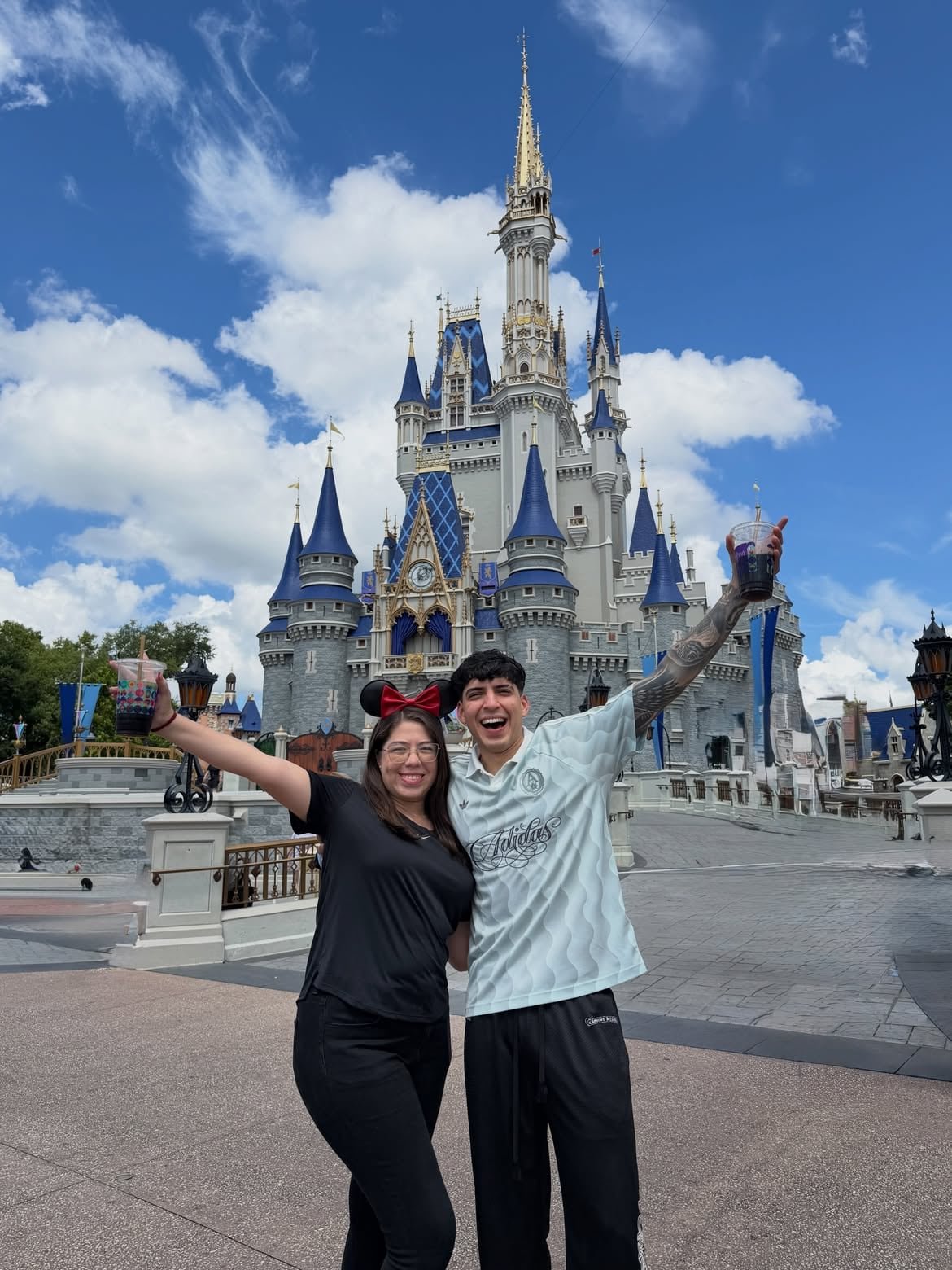 Julián Valverde celebró el poder visitar Disney en Florida junto a su hermana Natalia.
