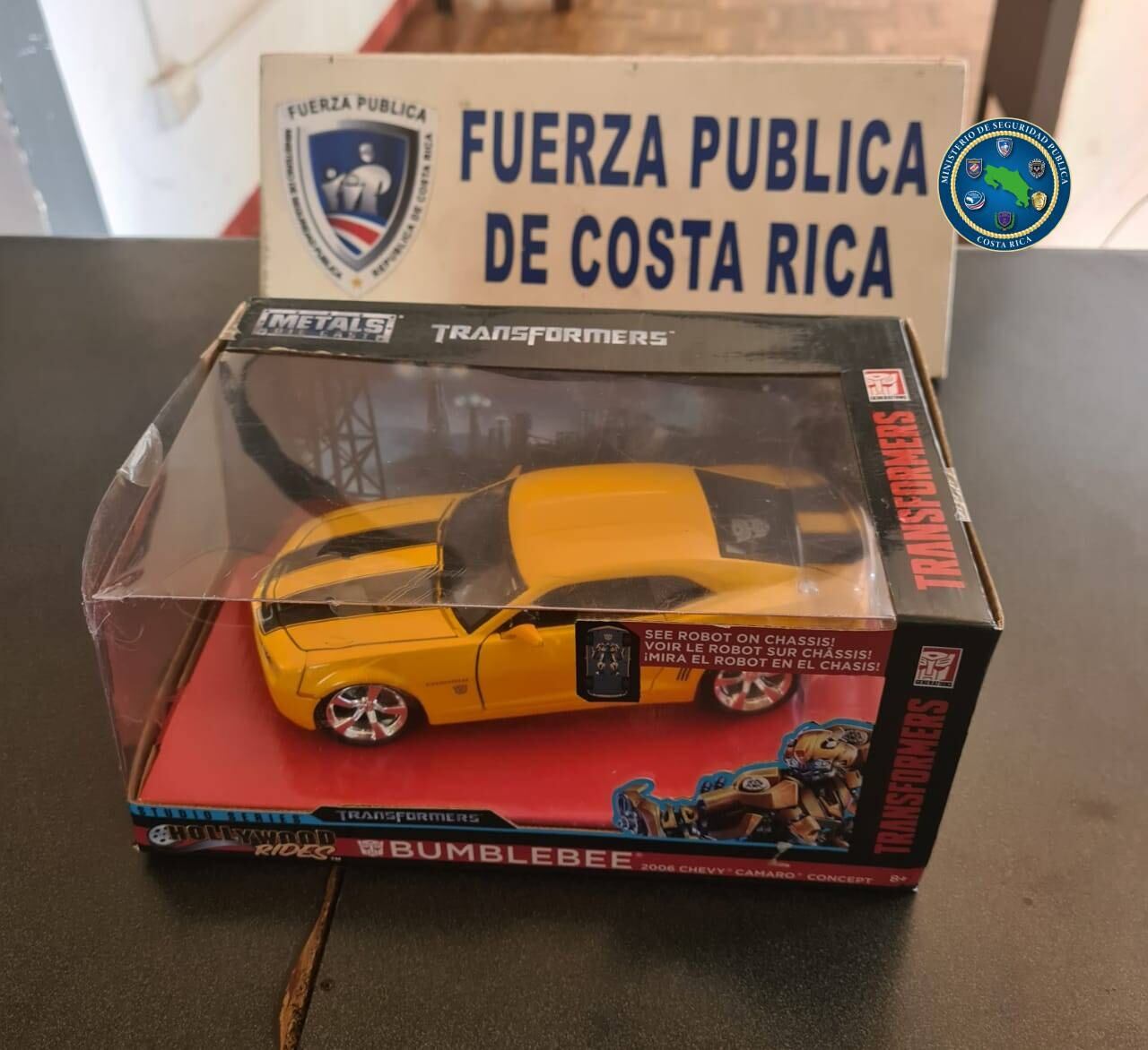 Detenidos sospechosos de robo a joyería y comercio en Heredia. Foto MSP.