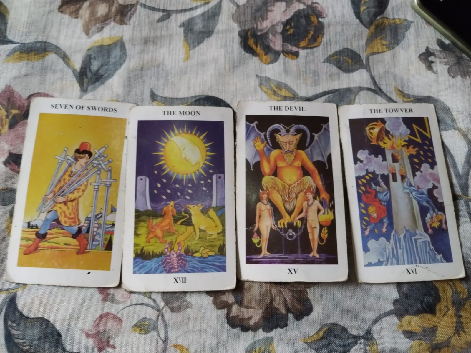 Con dos brujas le tiramos las cartas del tarot al clásico entre Saprissa y Alajuelense que se juega el 1 de setiembre del 2024. Mithzi Bonilla, conocida como Mithzi-Tarot y Karolina, tiraron las cartas.