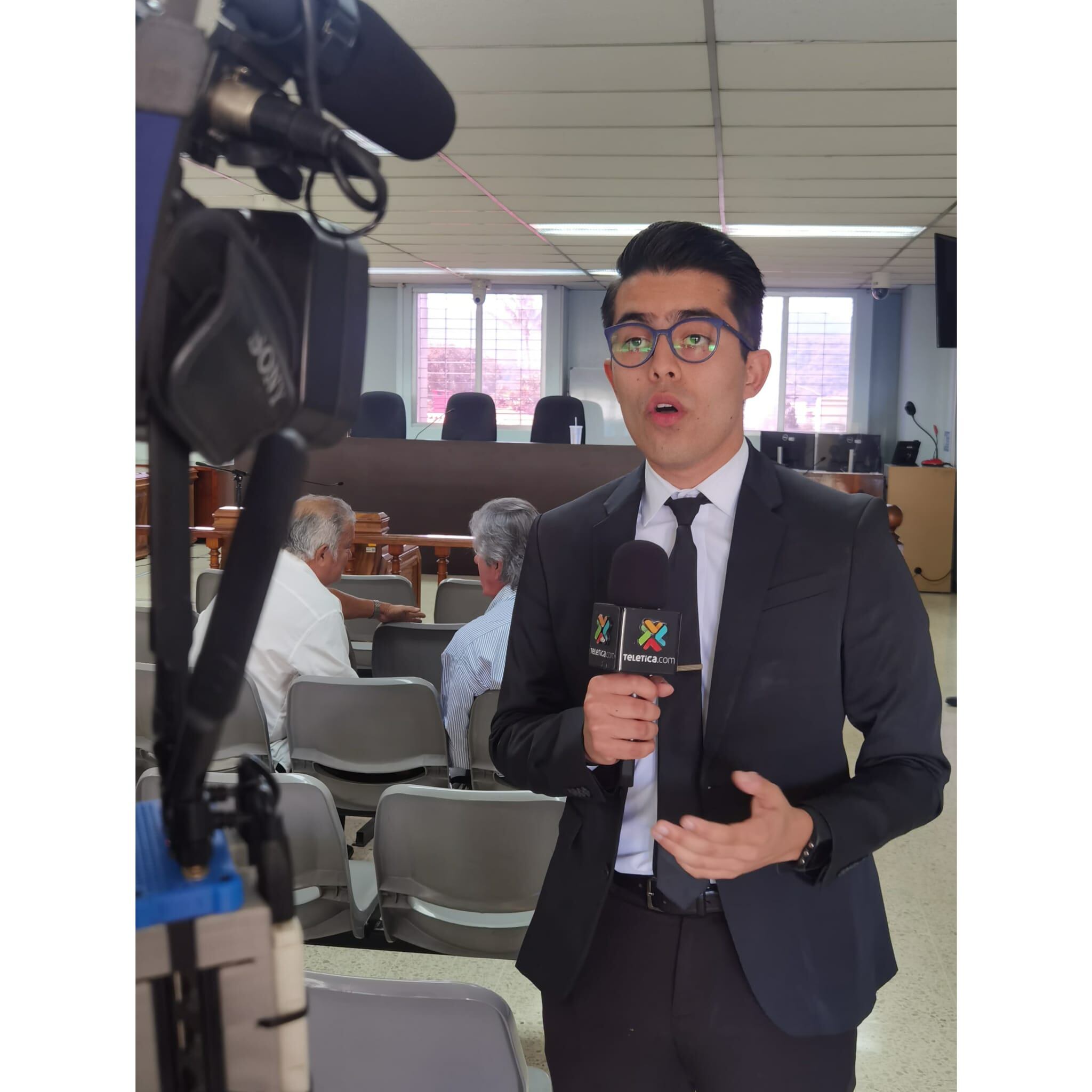 Gabriel Pacheco Vega llegó a la llamada “ciudad eterna” el lunes, 12 horas después de que el Vaticano confirmó la muerte del Sumo Pontífice, y desde entonces ha emitido sus reportes en vivo para Telenoticias desde la emblemática plaza de San Pedro.