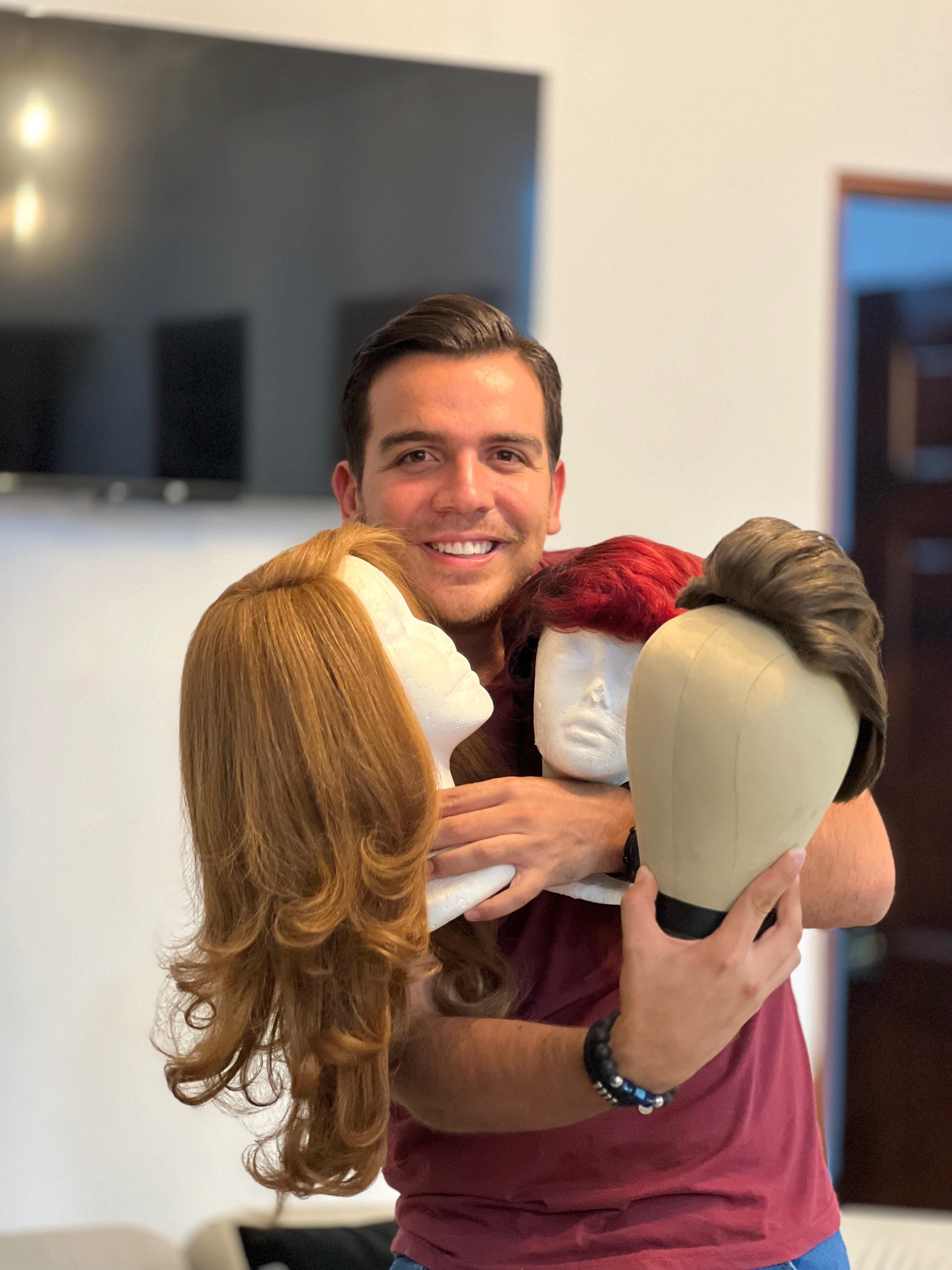 Humorista trajes pelucas Edson Picado