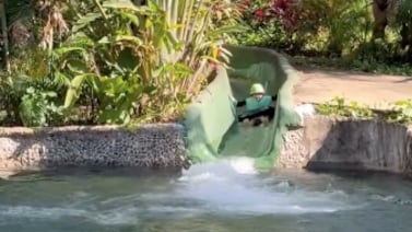 Niño turista se deslizó por un tobogán sin saber que iba acompañado por una culebra en Guanacaste