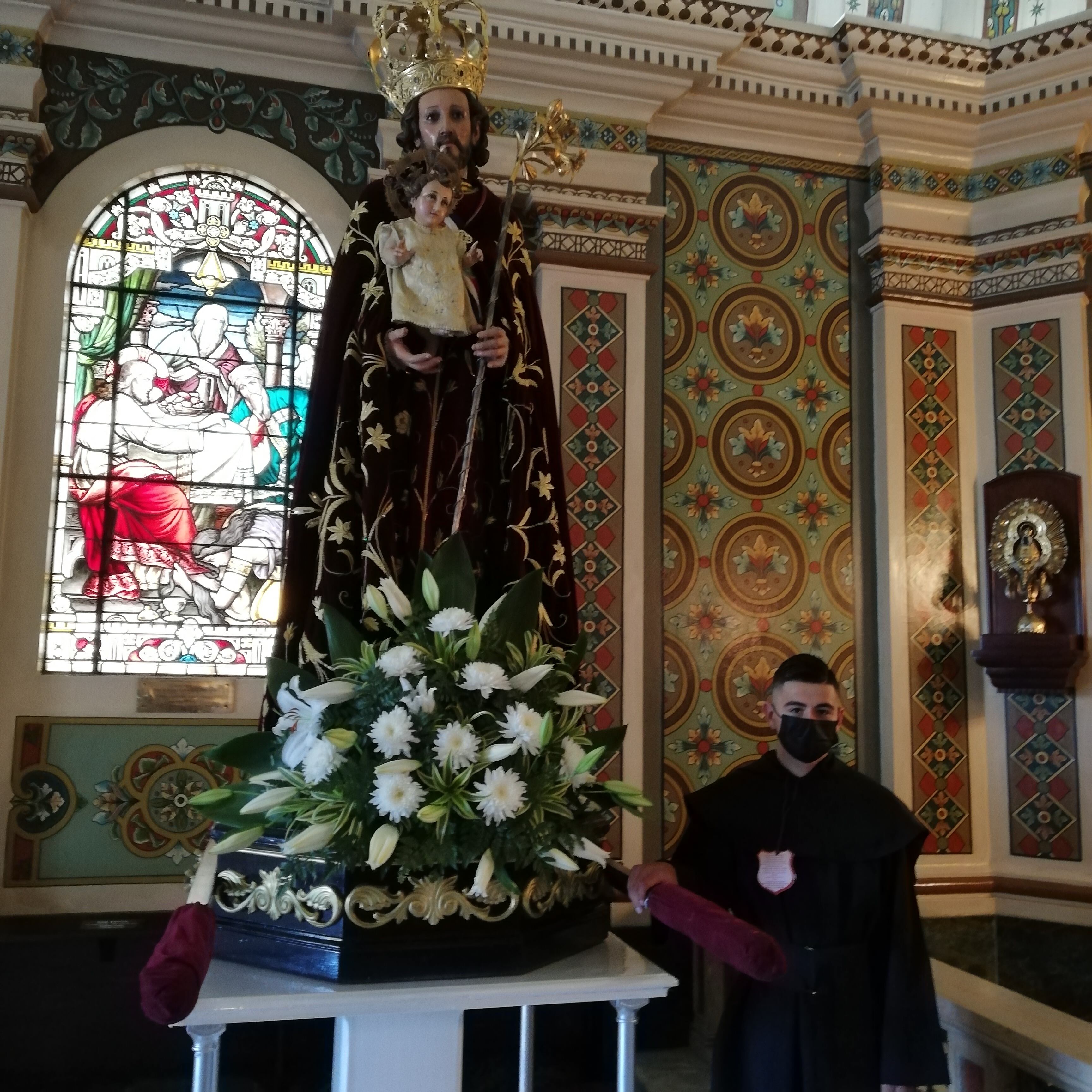 José Marín Castro casi ni pudo dormir de la emoción este 7 de diciembre, ya que estaba muy contento, y a la vez hasta extrañado, porque le tocaría cargar la imagen de san José durante la procesión de unos 500 metros entre la iglesia de La Soledad y la Catedral Metropolitana, en San José
