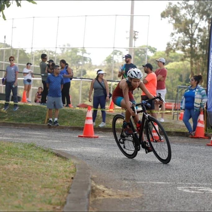 Adolescente súper carga ya cuenta con más de 20 medallas en diferentes competiciones