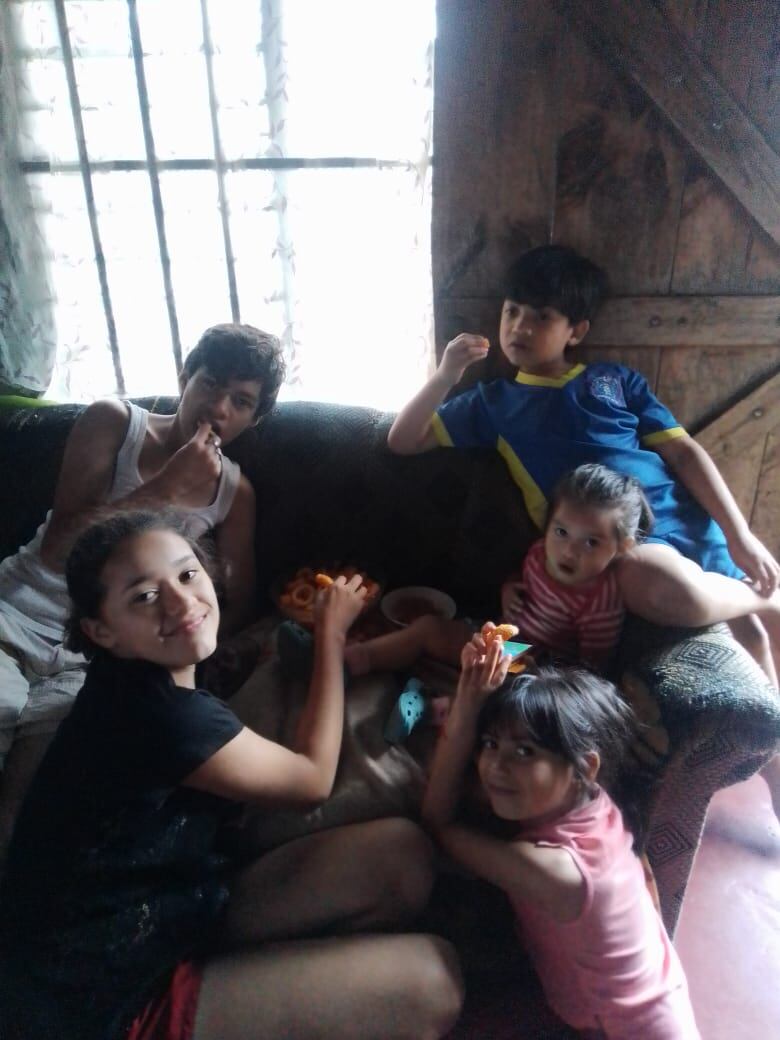 Niños sancarleños le cambian sus dibujos por arrocito y frijoles