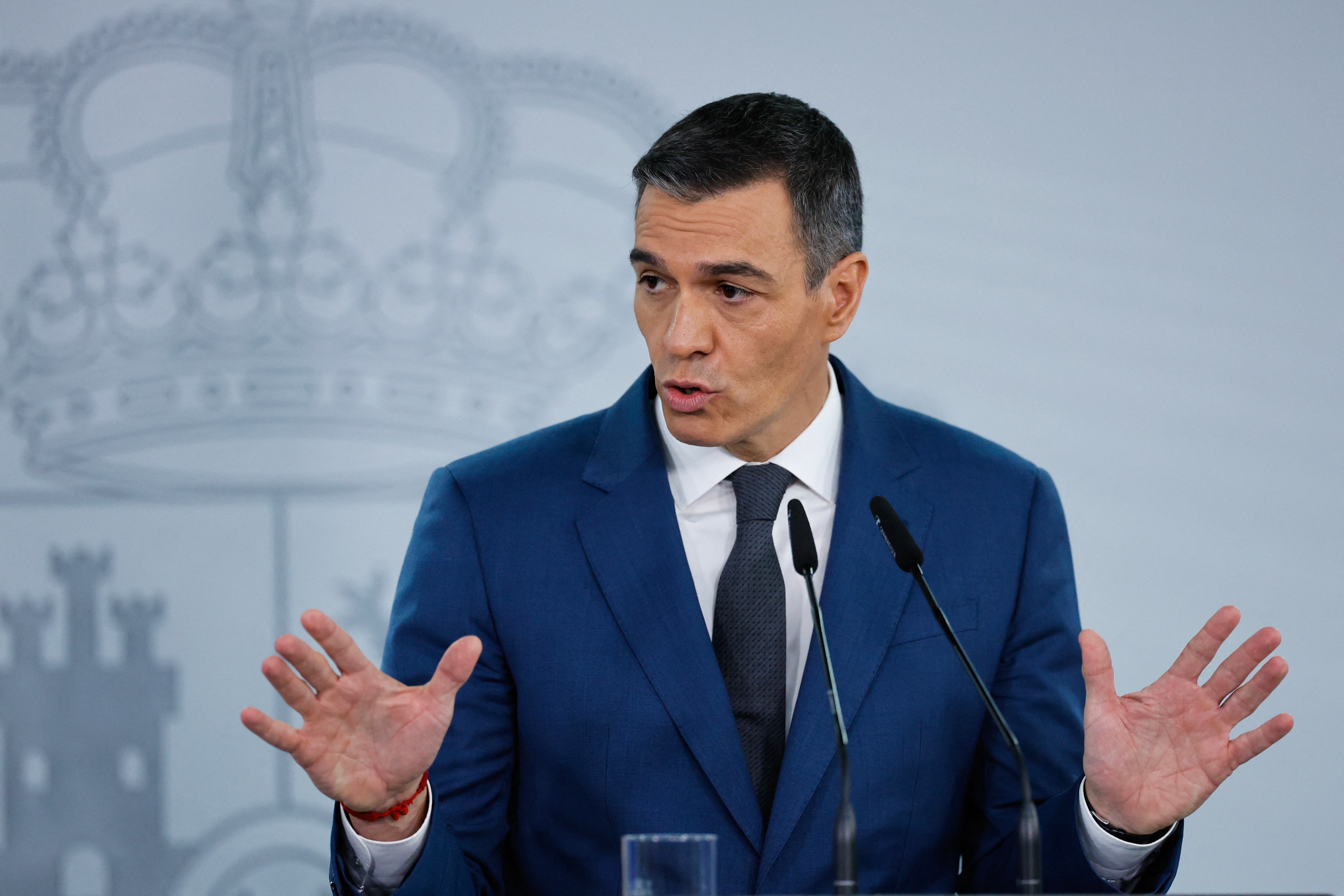 La tragedia en Valencia abre paso a un debate sobre la gestión de catástrofes en España. Pedro Sánchez anuncia ayudas y promete recursos continuos.