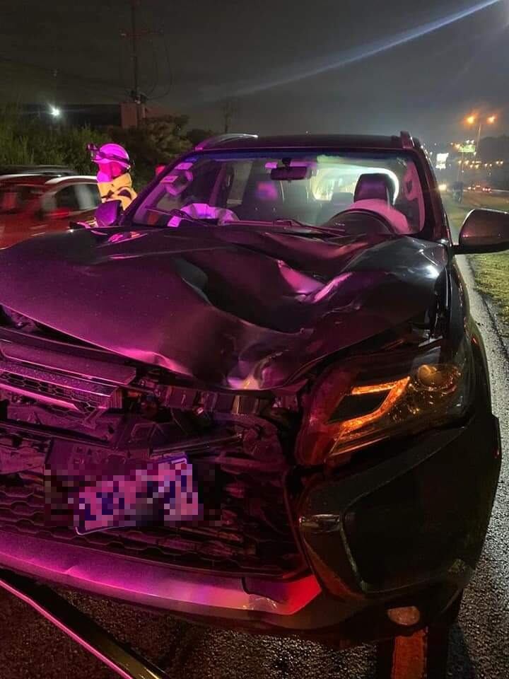 El hombre murió arrollado por el carro cuando, al parecer, trató de cruzar la carretera. Foto cortesía.