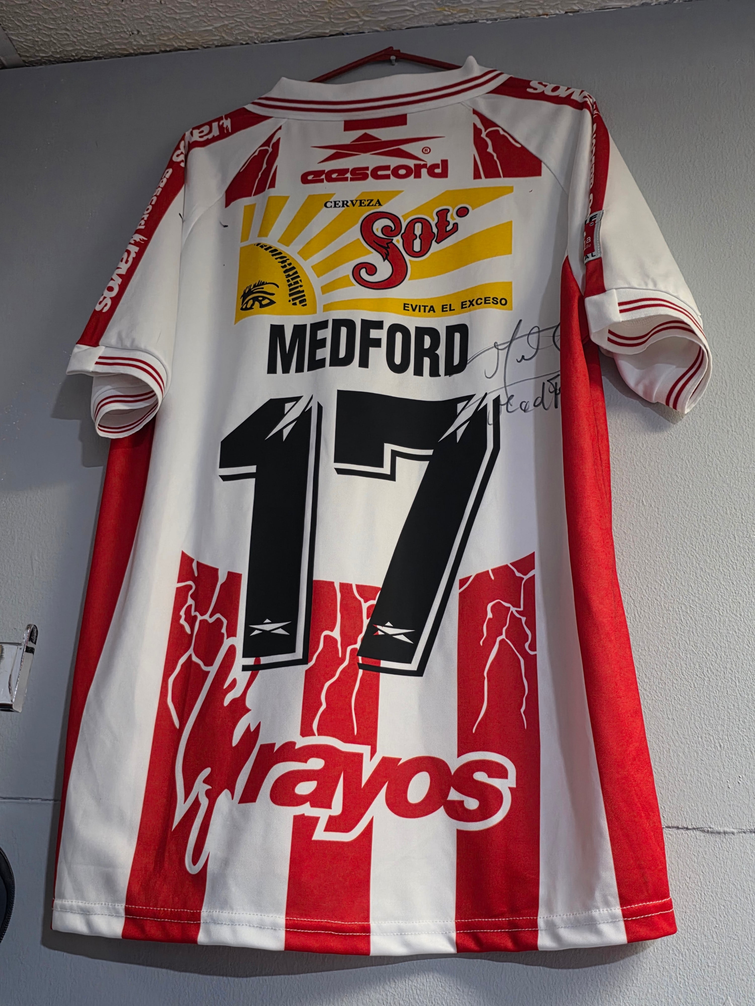 मारियो पिझारो, फुटबॉल चाहता जो ५० हून अधिक खेळाडूंच्या स्वाक्षऱ्या गोळा करतो