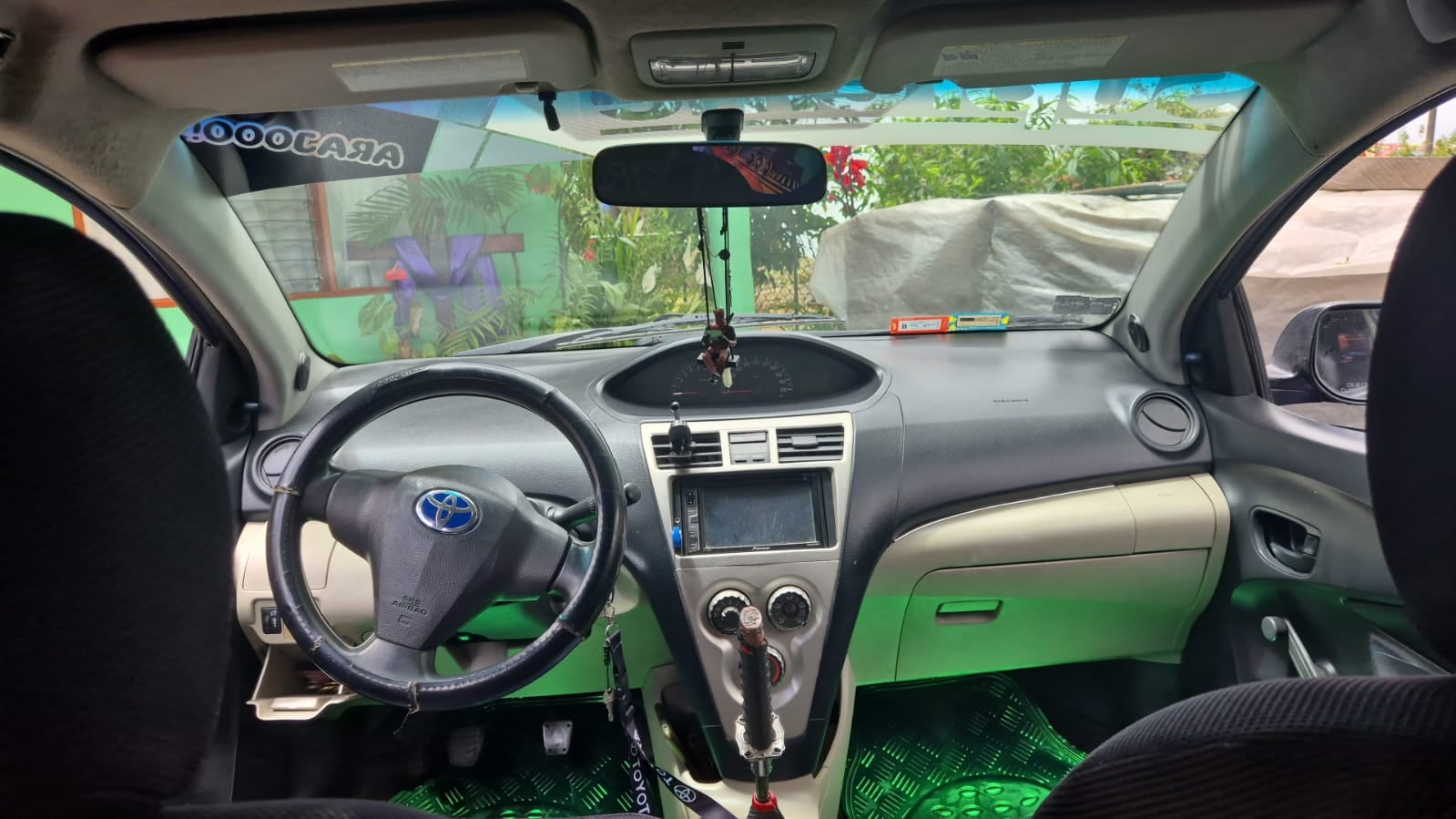 Yaris 2007, David Morales, morado intenso, chuzo de la semana