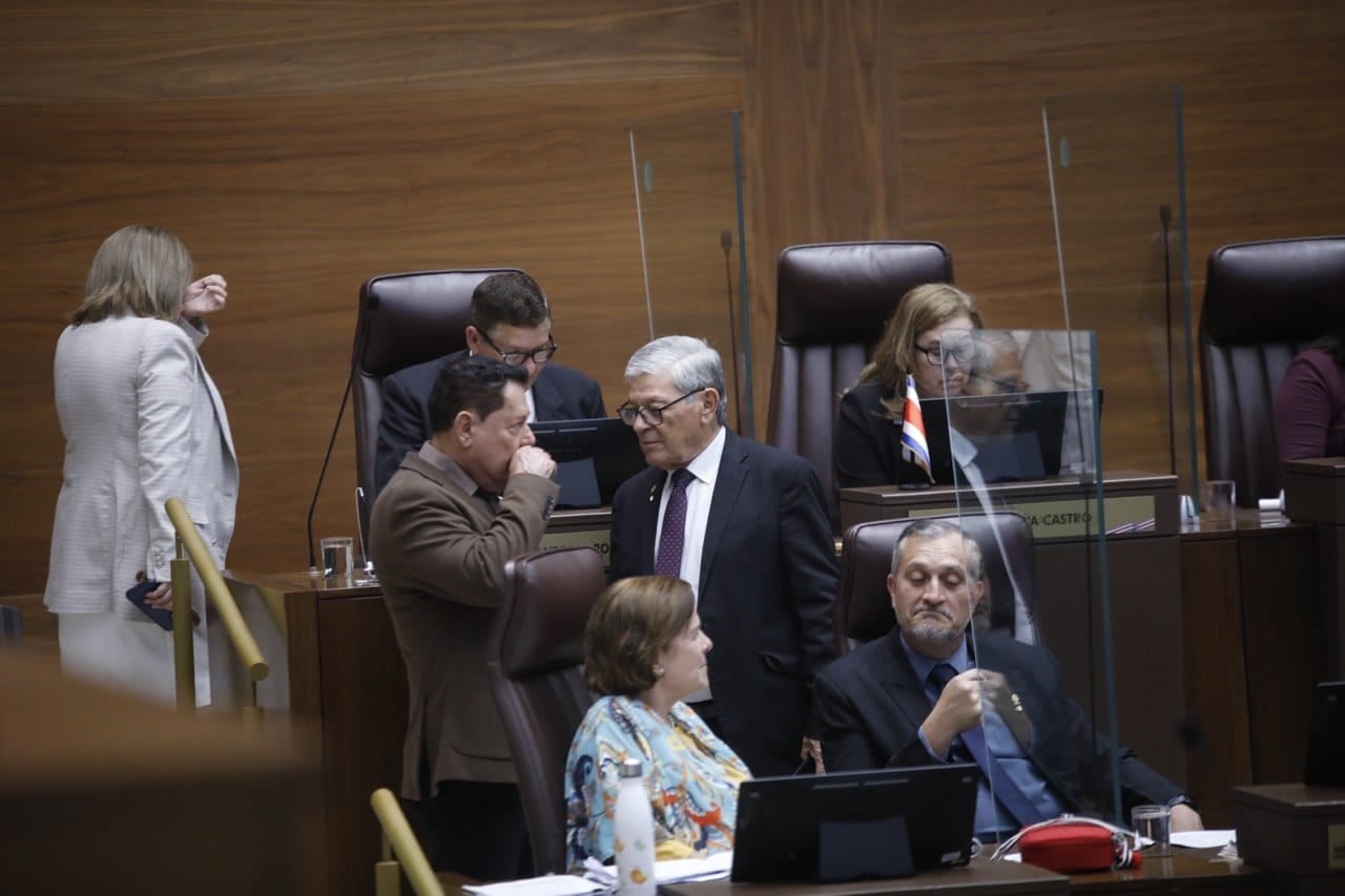 मारिओ झामोरा यांनी डेप्युटीजशी क्रूसीटसच्या समस्यांबद्दल बोलले