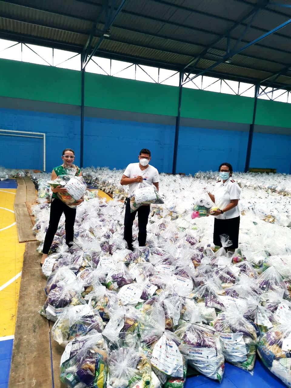 La Fundación Lloverá no da comida por darla, por llenar panzas. No. Utiliza el alimento como una herramienta que les permite llegar hasta el indigente, el más necesitado y así ingresarlo en un programa que les permita reinsertarse en la sociedad