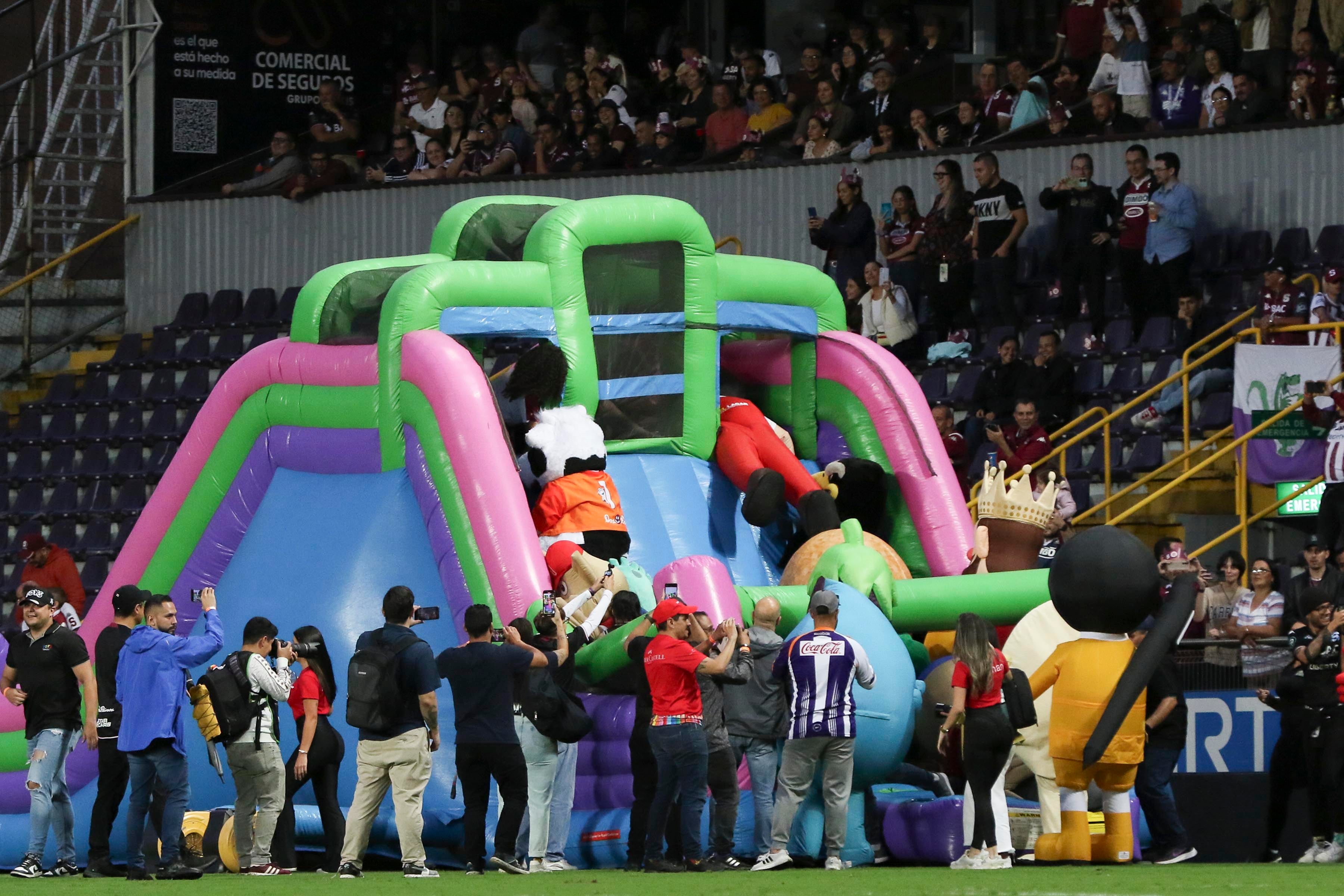Saprissa vs Sporting - carrera de Botargas