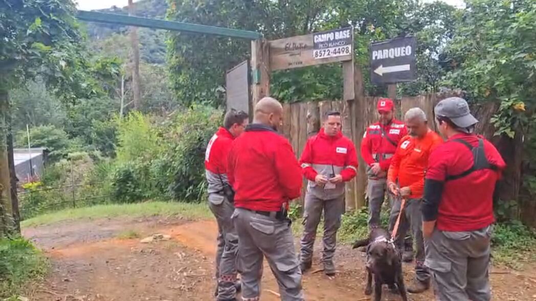 Desde la tarde del lunes los cuerpos de emergencia buscan a don Rodrigo en Pico Blanco.