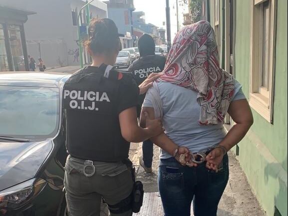 Detienen a mujer que admnisitraba pensión que ocultaba un negocio de prostitución. Foto OIJ.