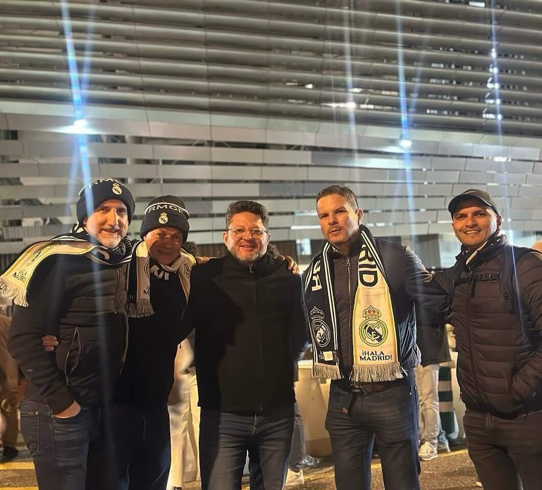 José Maroto, Jorge Arias, Jafet Soto, Luis Carlos Chacón y Gustavo Pérez fueron a ver al Real Madrid jugar ante el Sevilla. Foto: Twitter Tigo Sports