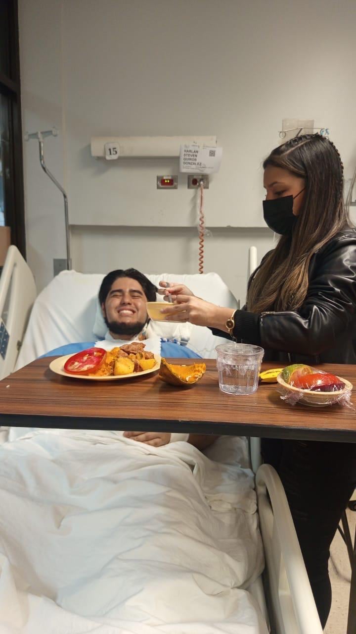 Stephanie Quirós González y su familia.