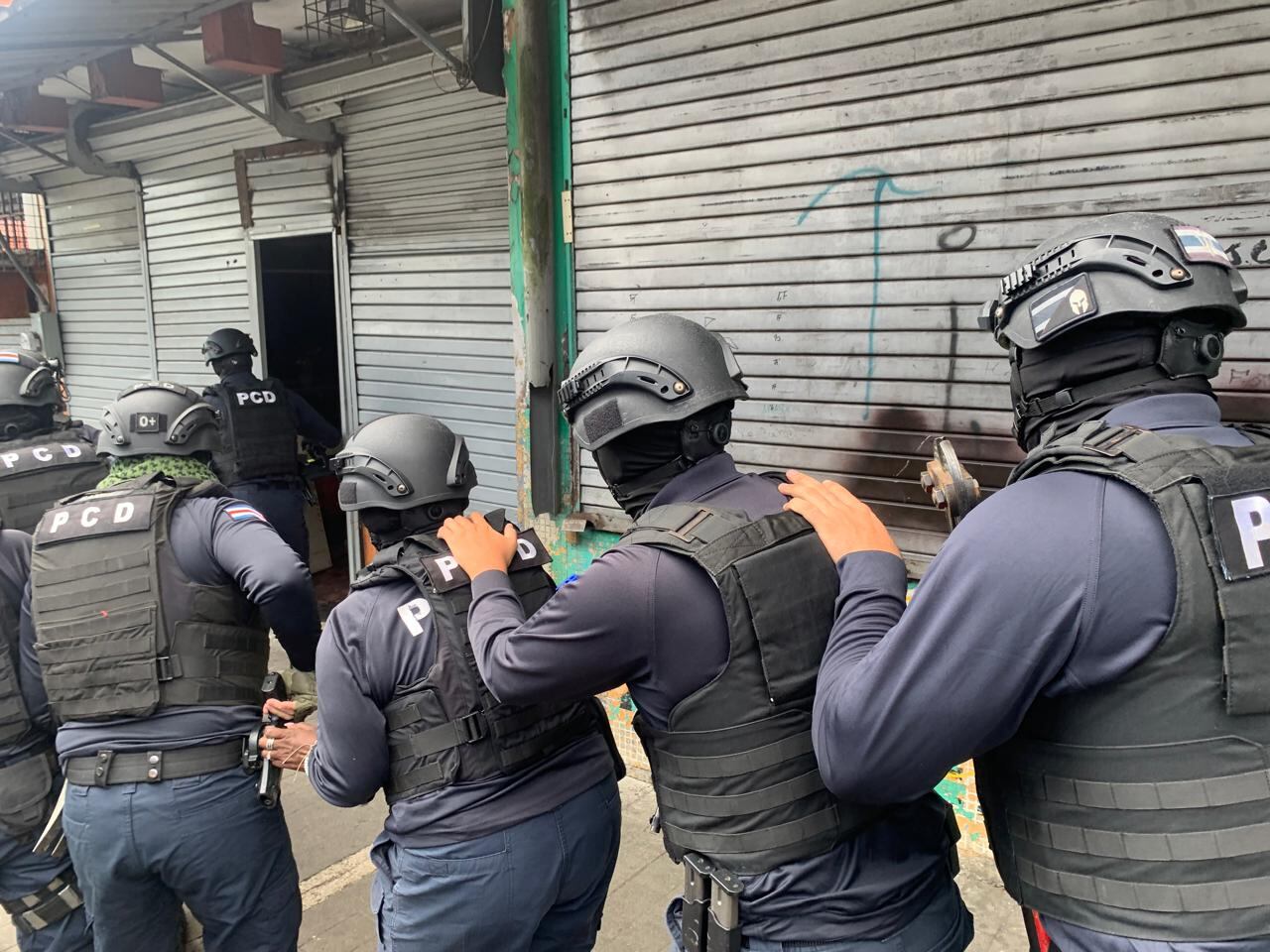 Policía realiza allanamientos por narco menudeo en Tierra Dominicana en San José