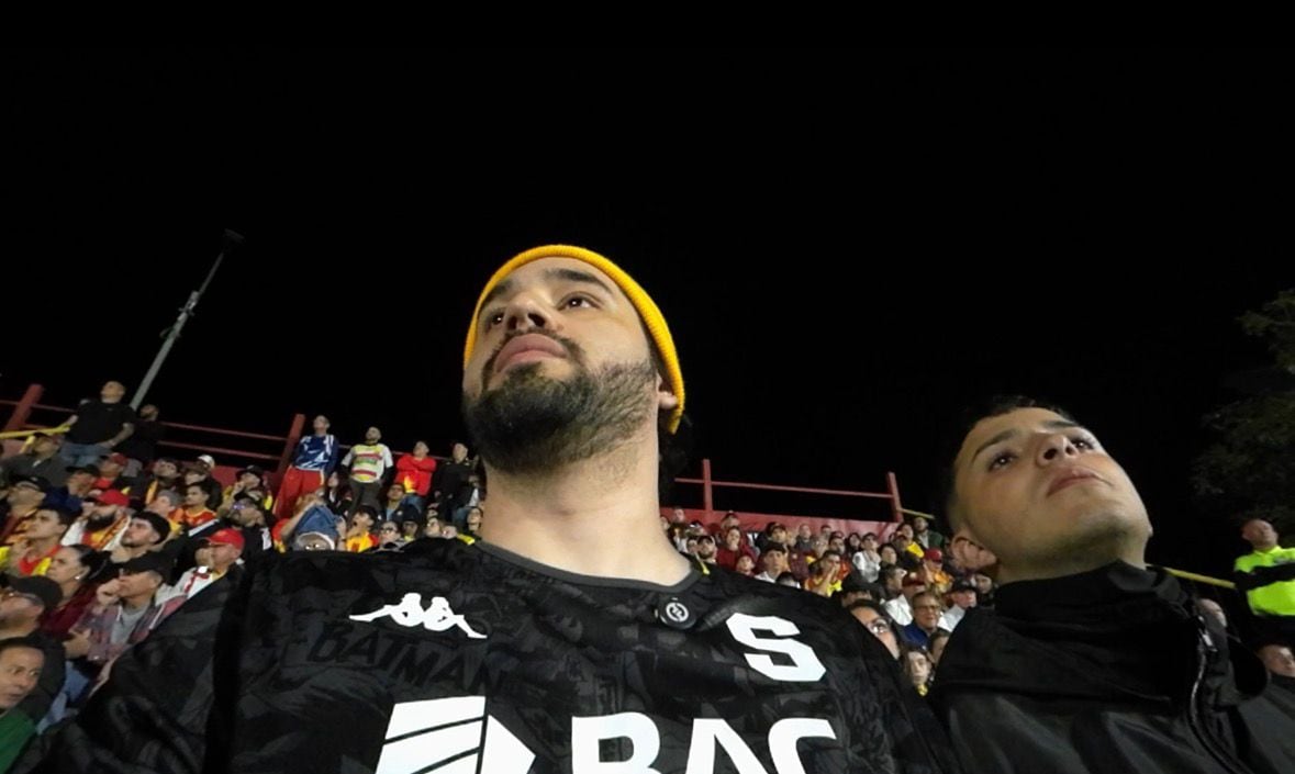 Manuel Mora reveló lo que vivió en las gradas del estadio Carlos Alvarado