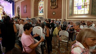 Católicos están indignados y estallaron por lo que le hicieron a una figura de la Virgen