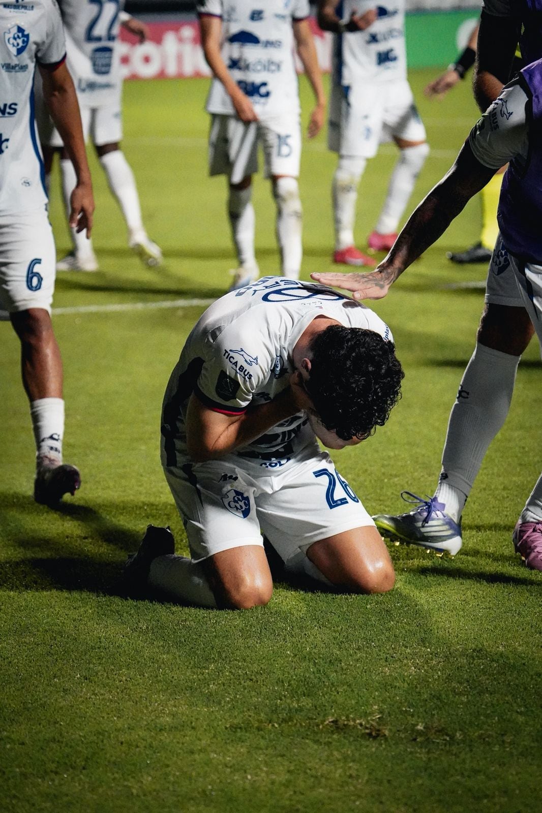 Bernald Alfaro no se contuvo al anotar con Cartaginés.