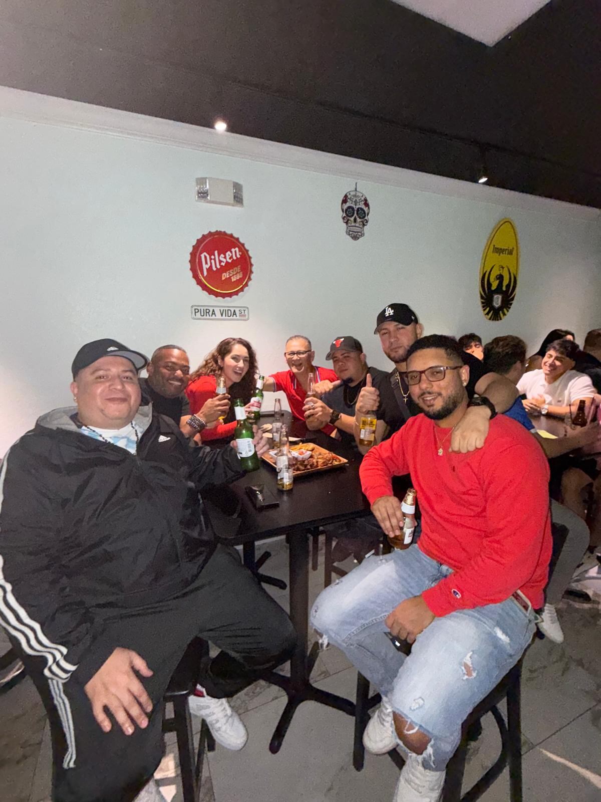 Henry Barrantes , de Guanacaste, alistó su restaurante (Pura Vida) en Orlando en un punto de encuentro para los costarricenses, donde el chifrijo, el cantonés y el fresco de cas ya acompañan la Copa Mundial de la FIFA 2026.