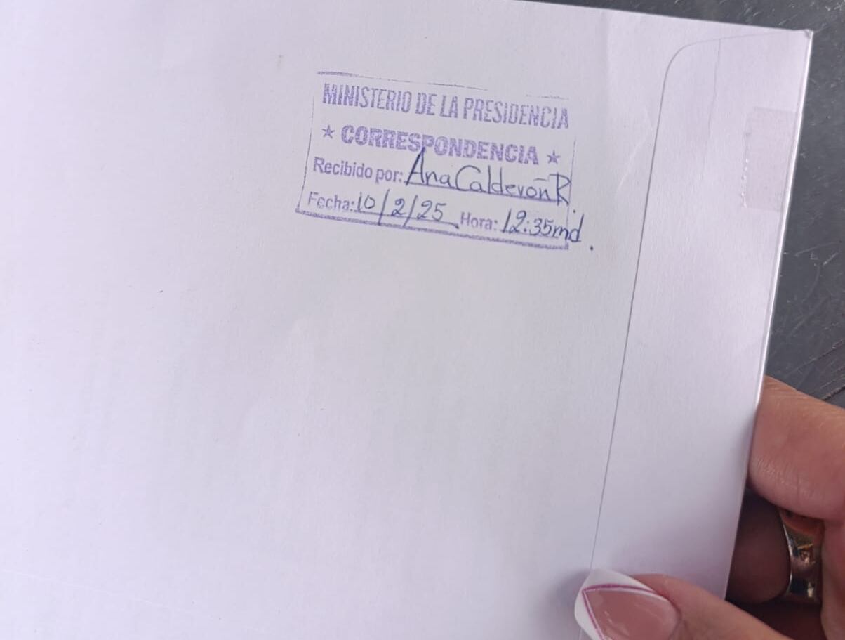 Carta con queda de escuela metálica en Casa Presidencial