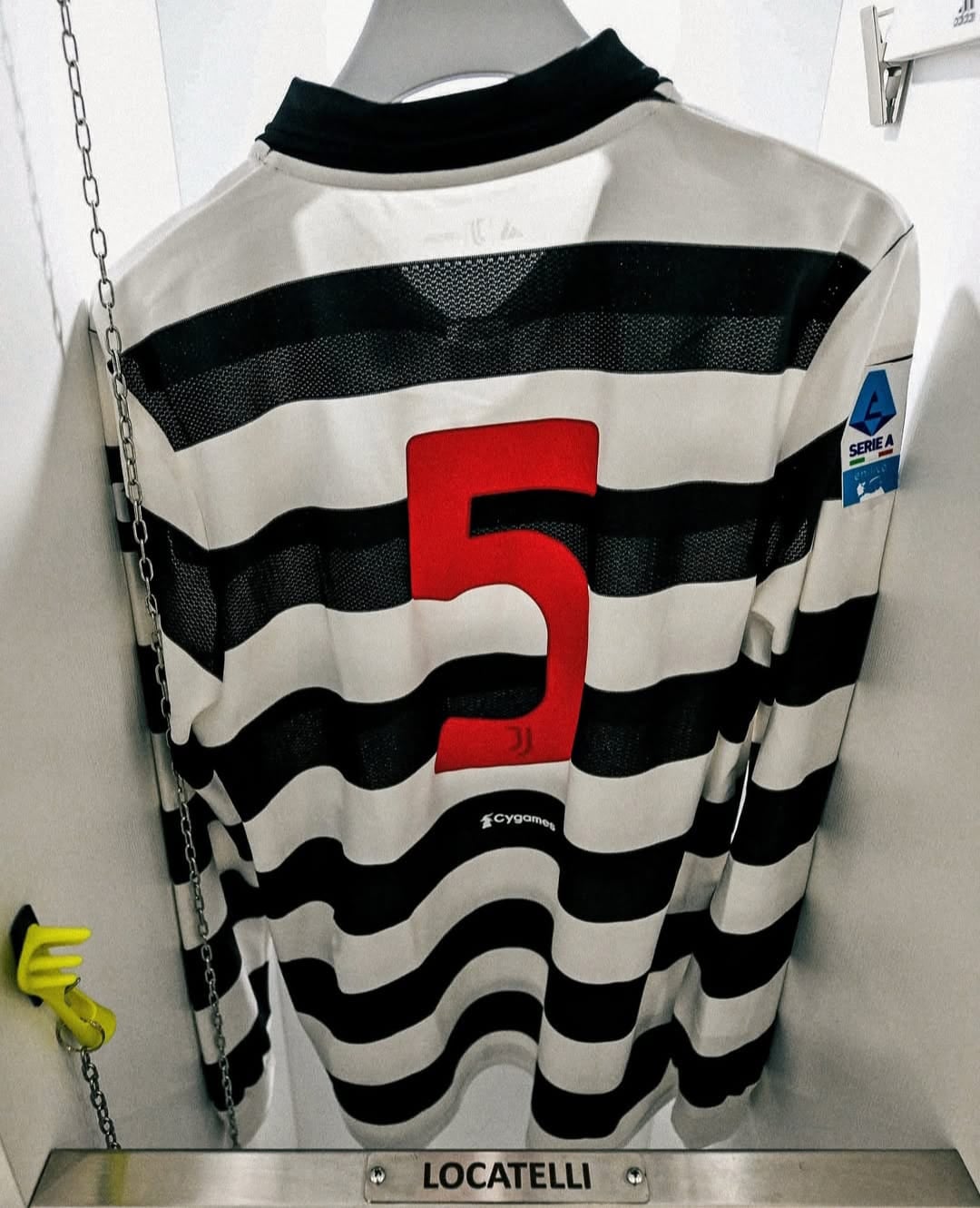 El uniforme retro de la Juventus que estrenaron ante el Como