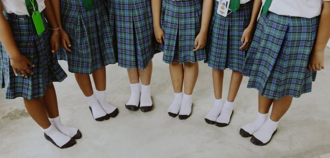 Capturan a hombre que se disfrazaba de colegiala