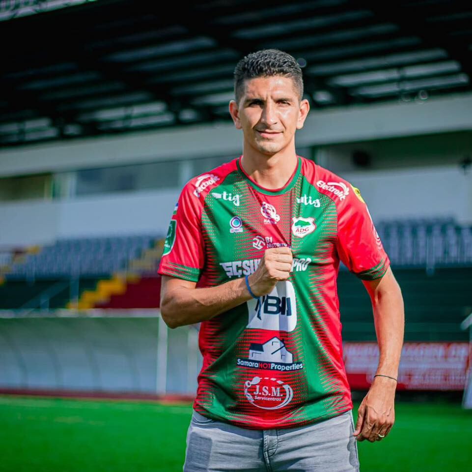 Johnny Leverón, de la ADG no puede jugar contra Liberia, porque siempre sale expulsado. Instagram.