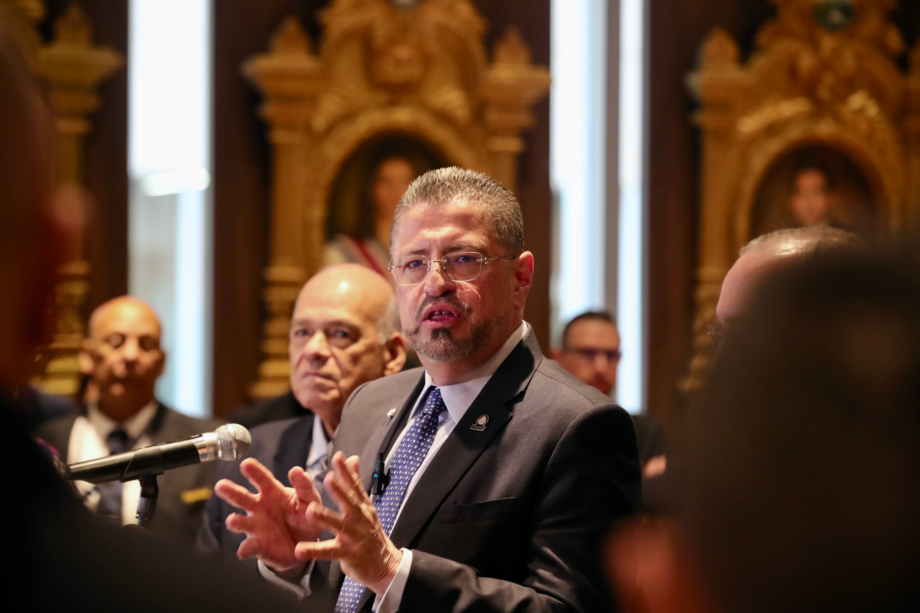 Reunión de supremos poderes para seguridad