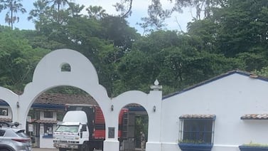 Fotos de camión sacando chunches del Simón Bolívar son el principio del fin del famoso zoológico