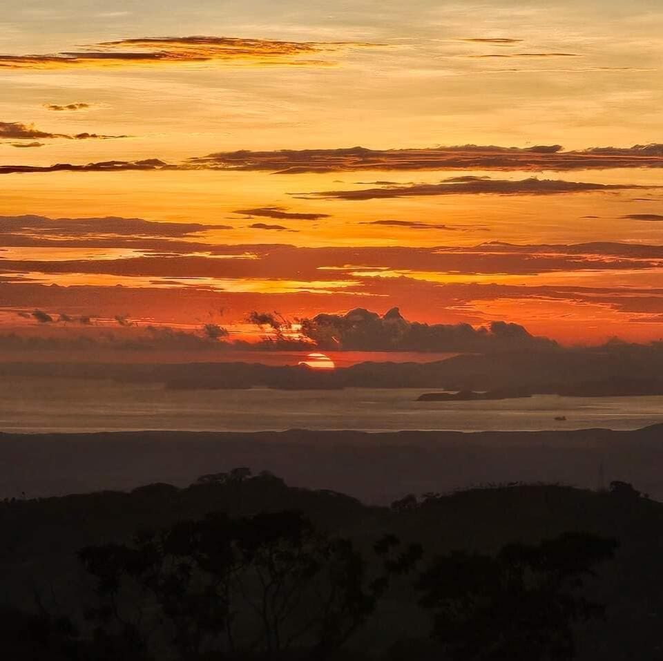 De un atardecer así disfrutará mientras hace deporte. (Foto: Carrera y Caminata por la Vida Atenas 2024)