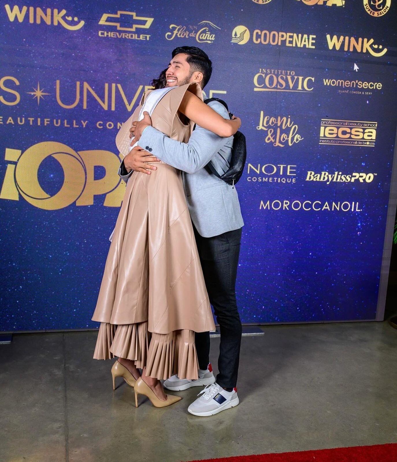 Roberto Martínez es periodista, nació en Nicaragua y se reencontró con Miss Universo Sheynnis Palacios el martes anterior en Costa Rica.