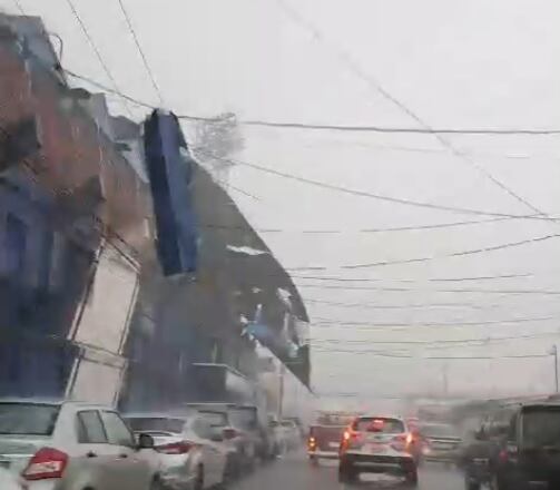 Ventoleros arrancan parte del techo del estadio Fello Meza