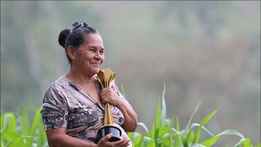 Señora malecu superó la violencia y es una digna ganadora del Premio Nacional Emilia Prieto