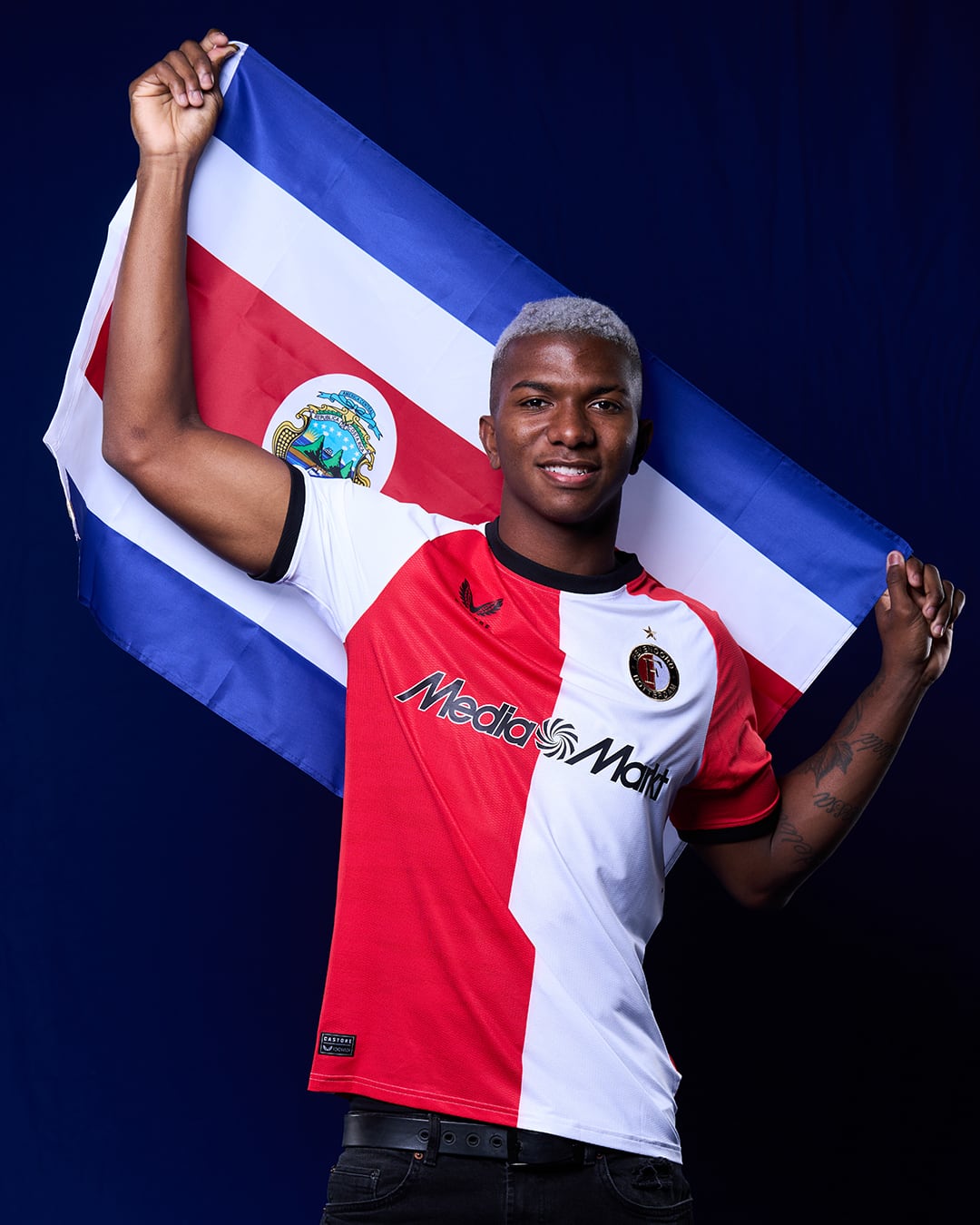 Feyenoord presentó a Jeyland Mitchell este lunes con una presentación de lujo. Foto: Facebook.