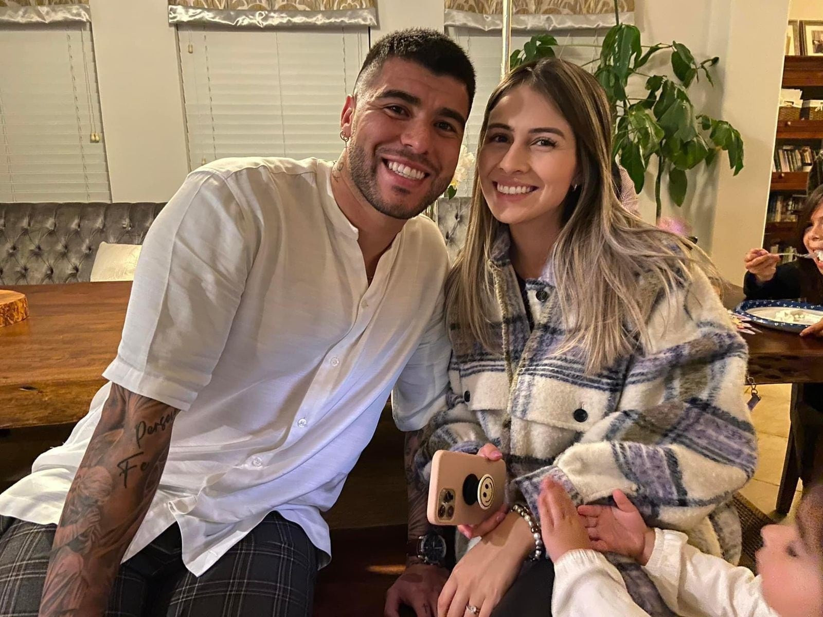 Ulises Segura, jugador del Saprissa y su familia. Cortesía.