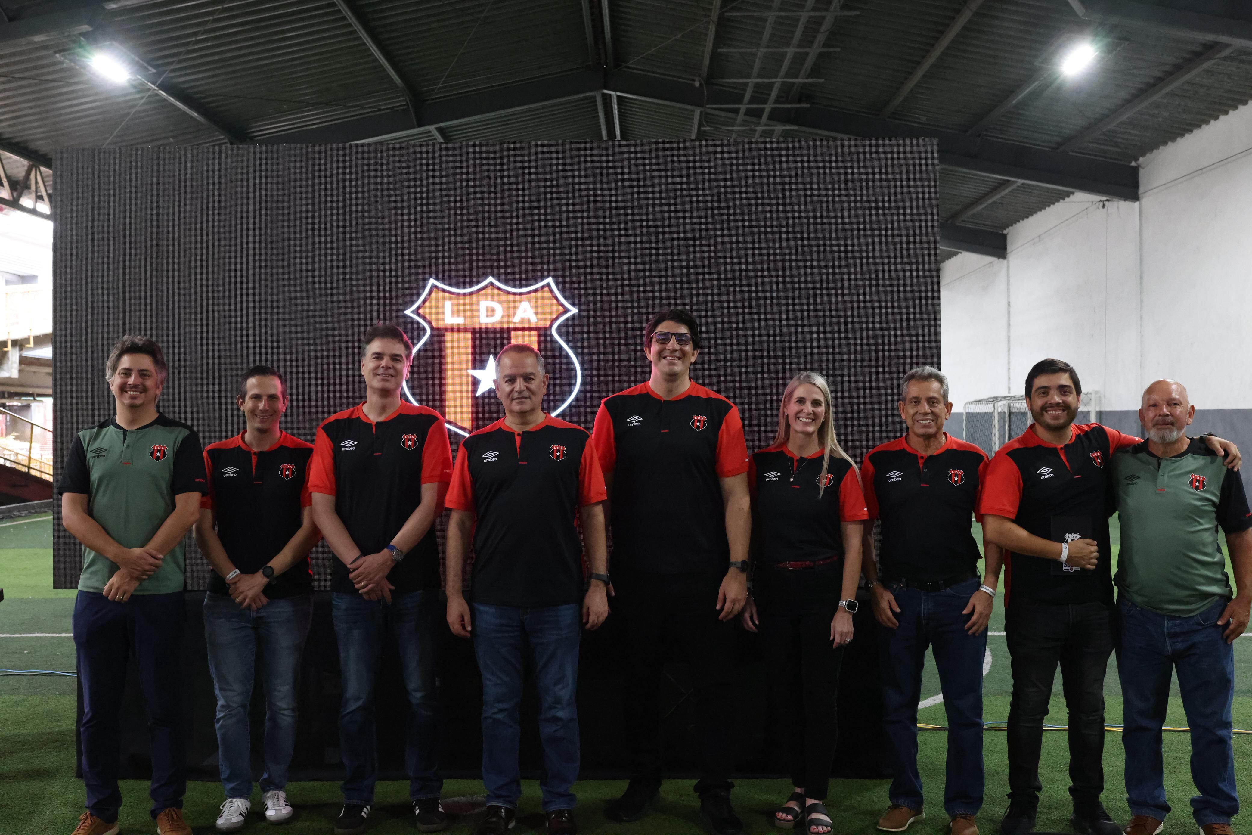 Ellos son algunos de los integrantes de la Junta Directiva de Liga Deportiva Alajuelense, más los dos fiscales.