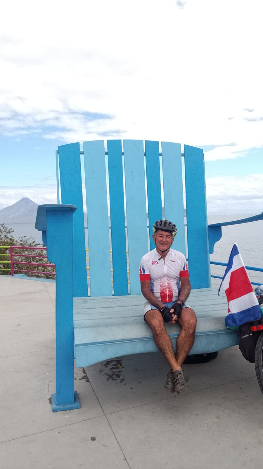 Hay sueños que no se pensionan jamás, que no entienden de edad ni de golpes de la vida. El de Marco Luis Benavides Segura, conocido como “Makey”, es uno de esos. Llegar al mundial 2026, a México, en bicicleta desde Esparza