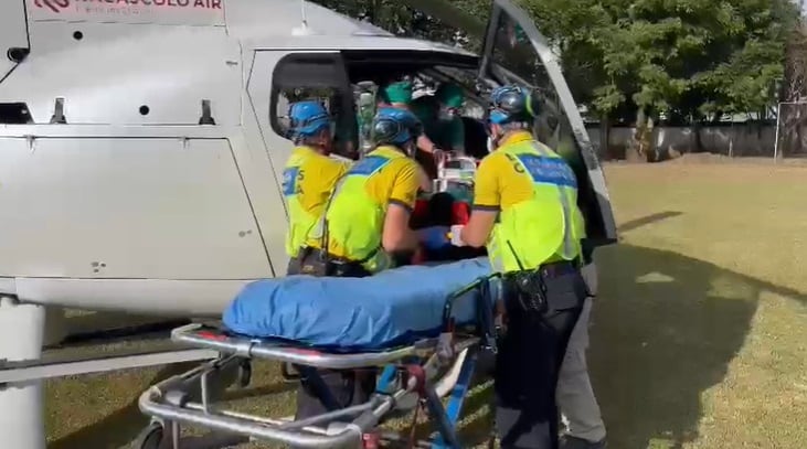 La chiquita fue llevada vía aérea desde Liberia hasta San José. Foto Bomberos.