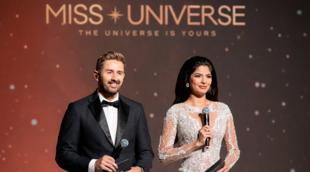 Omar Cascante y Sheynnis Palacios presentando el Miss Universe Costa Rica 2026