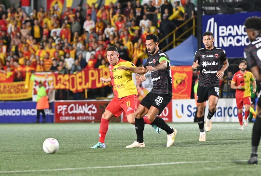 02/12/2023, San Jose, Estadio Colleya Fonseca, partido de ida de la semifinal del torneo de apertura 2023 entre el Club Sport Herediano y Liga Deportiva Alajuelense.