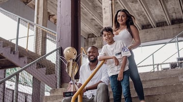 Esposa de Kendall Waston salió llorando del Estadio Nacional y le dedicó mensaje al jugador