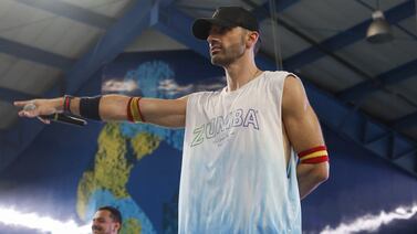 Biblia misteriosa le da un susto a Toni Costa en hotel de Guanacaste