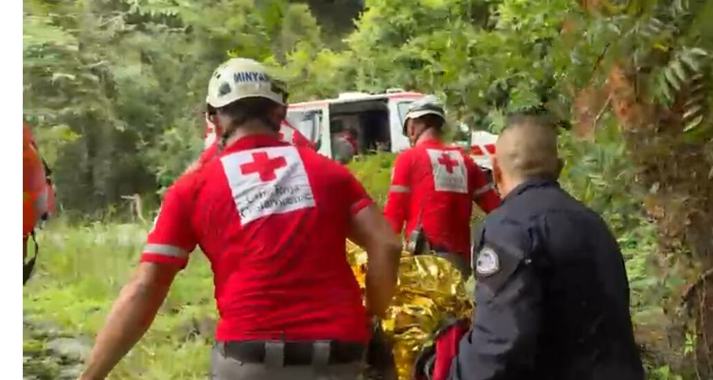 Una pareja resultó herida de gravedad al caer a una quebrada en Acosta