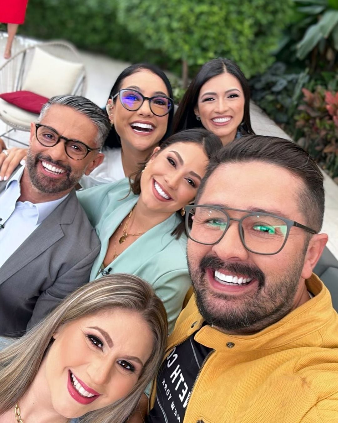 Selfie de los presentadores y periodistas de Buen día.